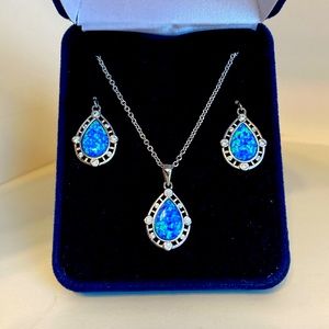 ✨Shining✨ Montana Silversmiths Necklace and Earring Set